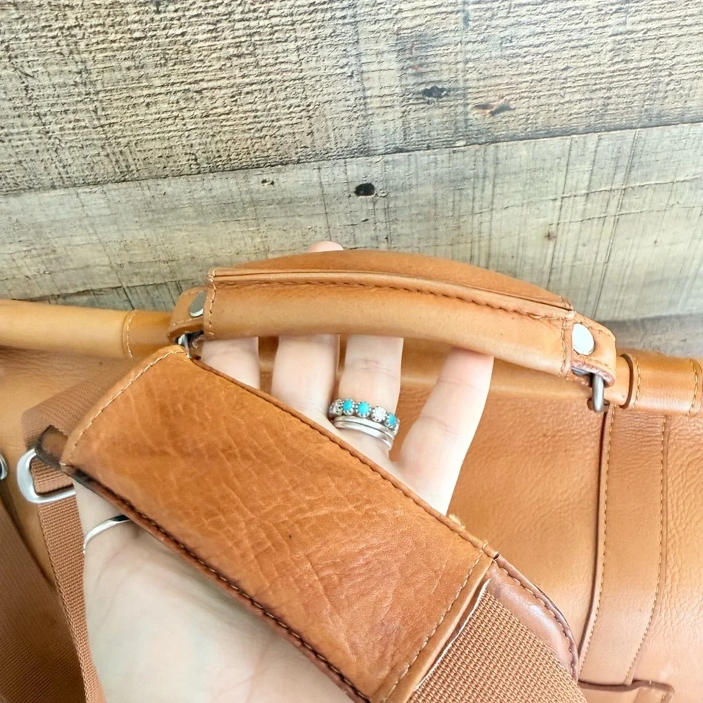Kenneth Cole Reaction Mind Your Own Business Colombian Leather Laptop Bag